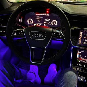 被两个男人绑着玩奶的视频
